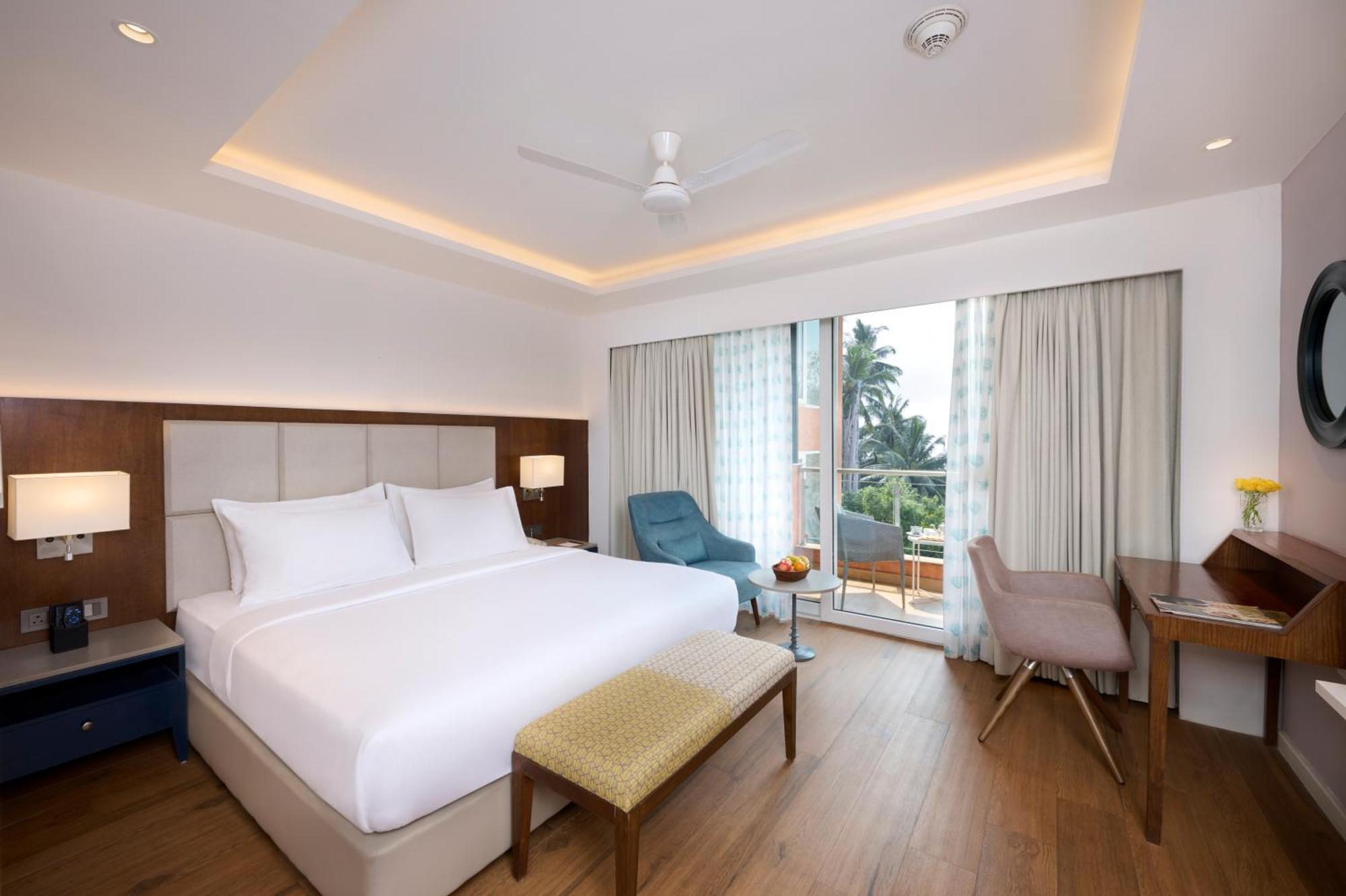 Golden Tulip Vagator Goa Hotel Exterior photo