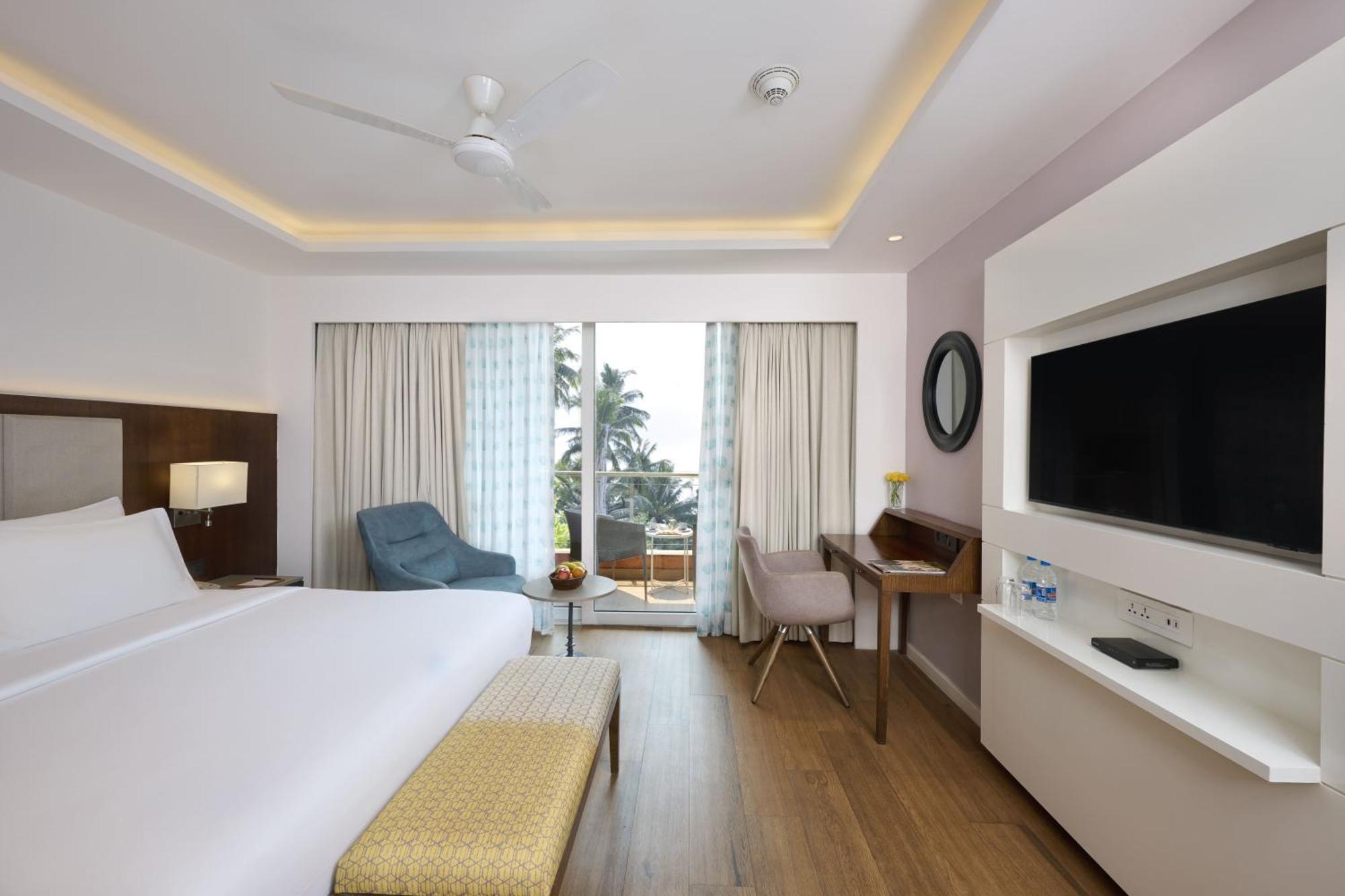Golden Tulip Vagator Goa Hotel Exterior photo